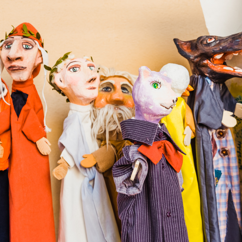 Fantasy puppet theatre!